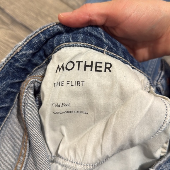 • Mother Denim • Women’s The Flirt Fray Jeans Cold Feet Blue Distressed Raw 25 - Picture 4 of 5
